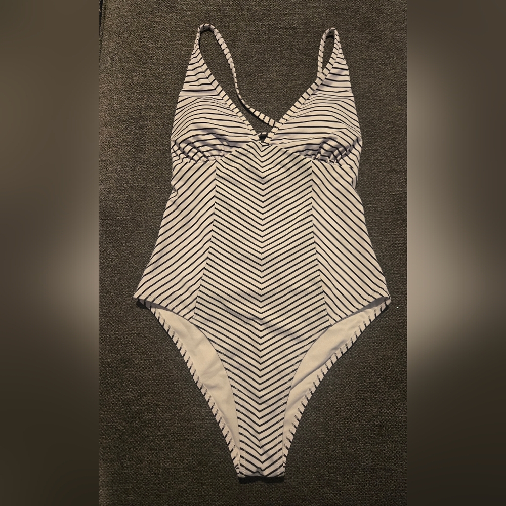Cupshe Black and White Chevron Bodysuit One Piece